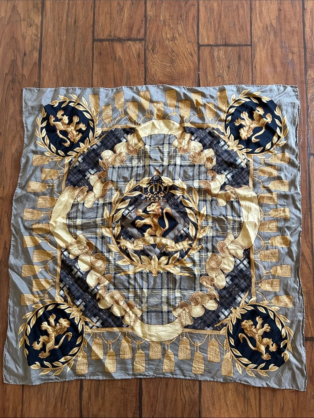 Express scarf Gold Lion, tassels and Black Crest